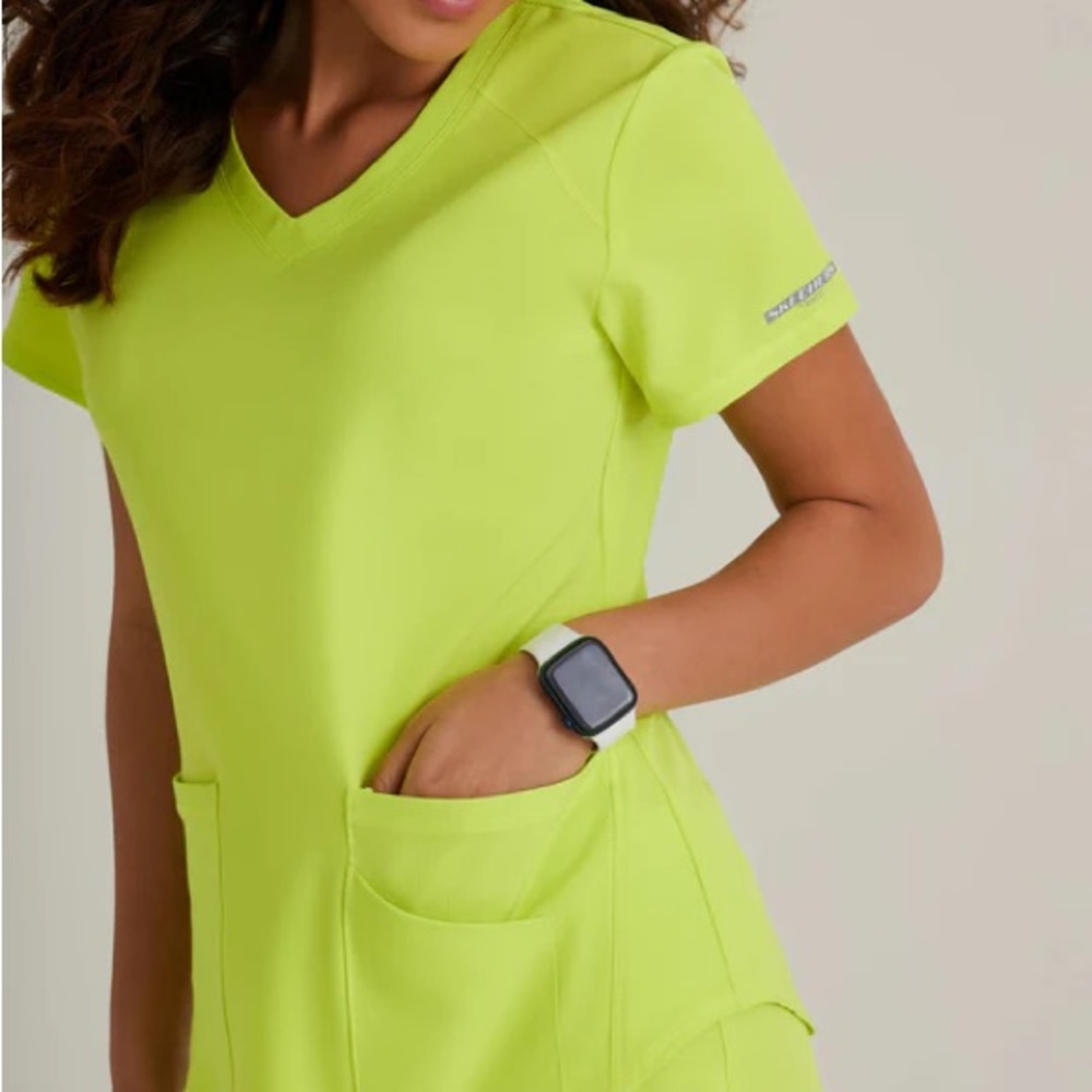 Woman’s Skechers by Barco scrubs 2 piece. perfect for clinical work setting